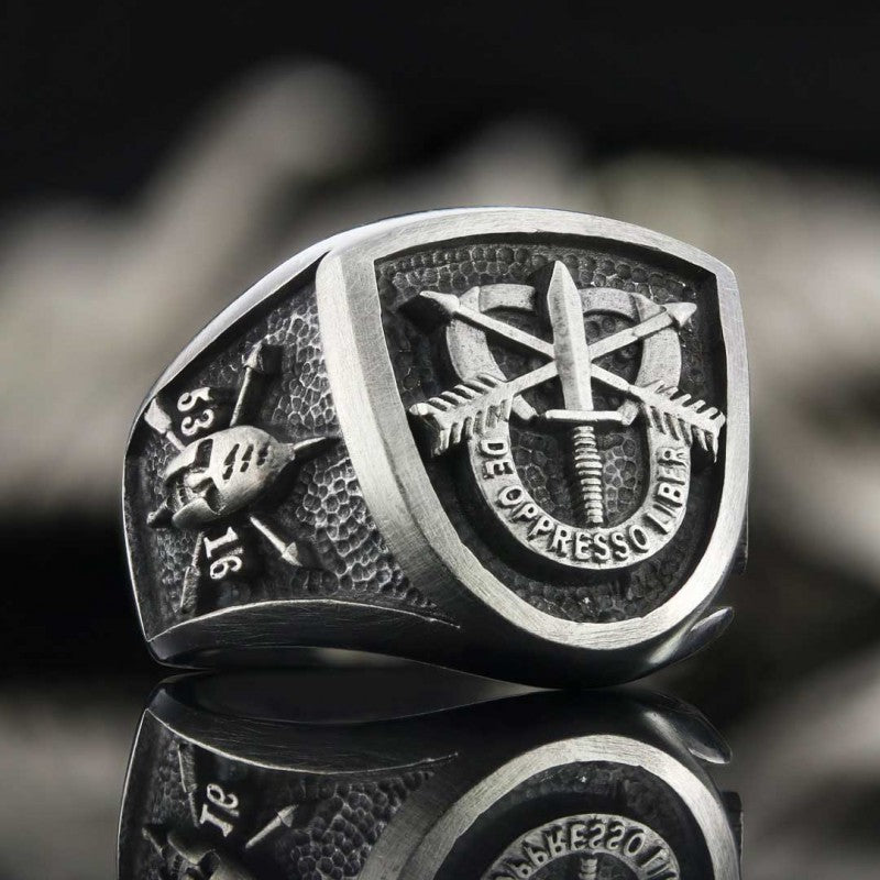 De Oppresso Liber Ring