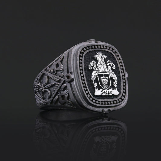 Model Crest Family Ring
