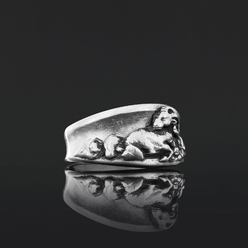 Custom Zodiac Leo Ring