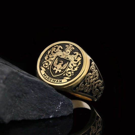 Family Coat of Arms Ring, Personalized Round Family Ring - view 1