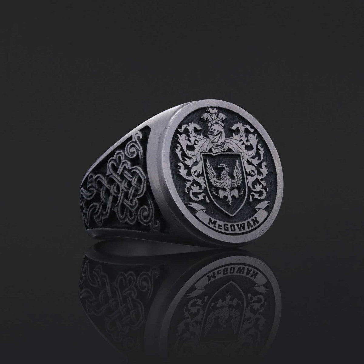Family Coat of Arms Ring, Personalized Round Family Ring by SWISS PLUS - Family Collection - view 2