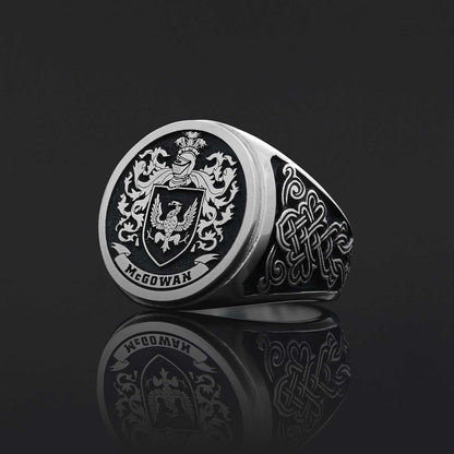 Family Coat of Arms Ring, Personalized Round Family Ring by SWISS PLUS - Family Collection - view 3