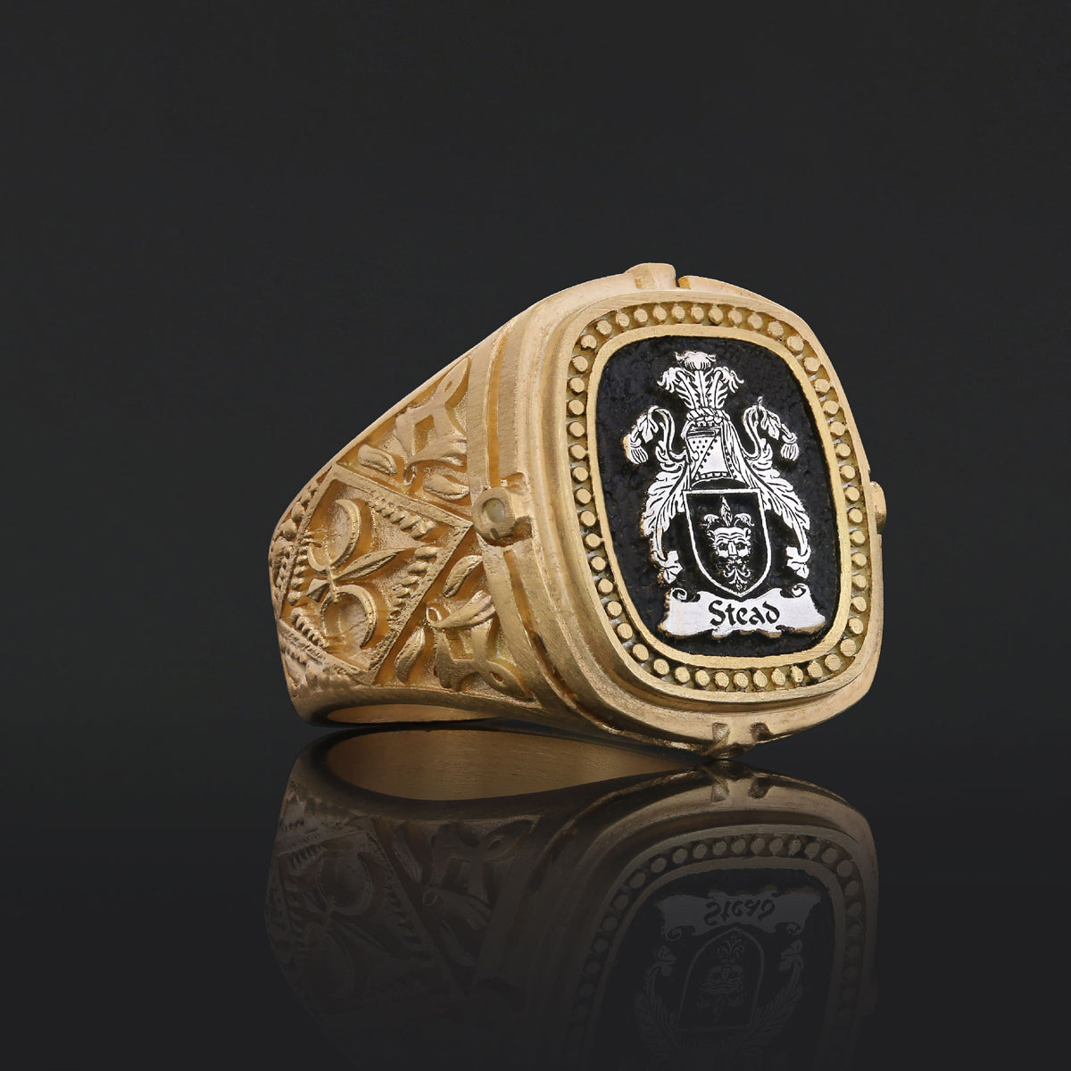 Model Crest Family Ring