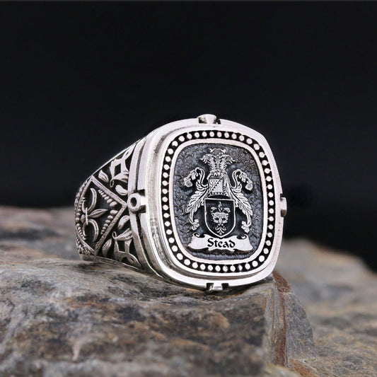 Model Crest Family Ring