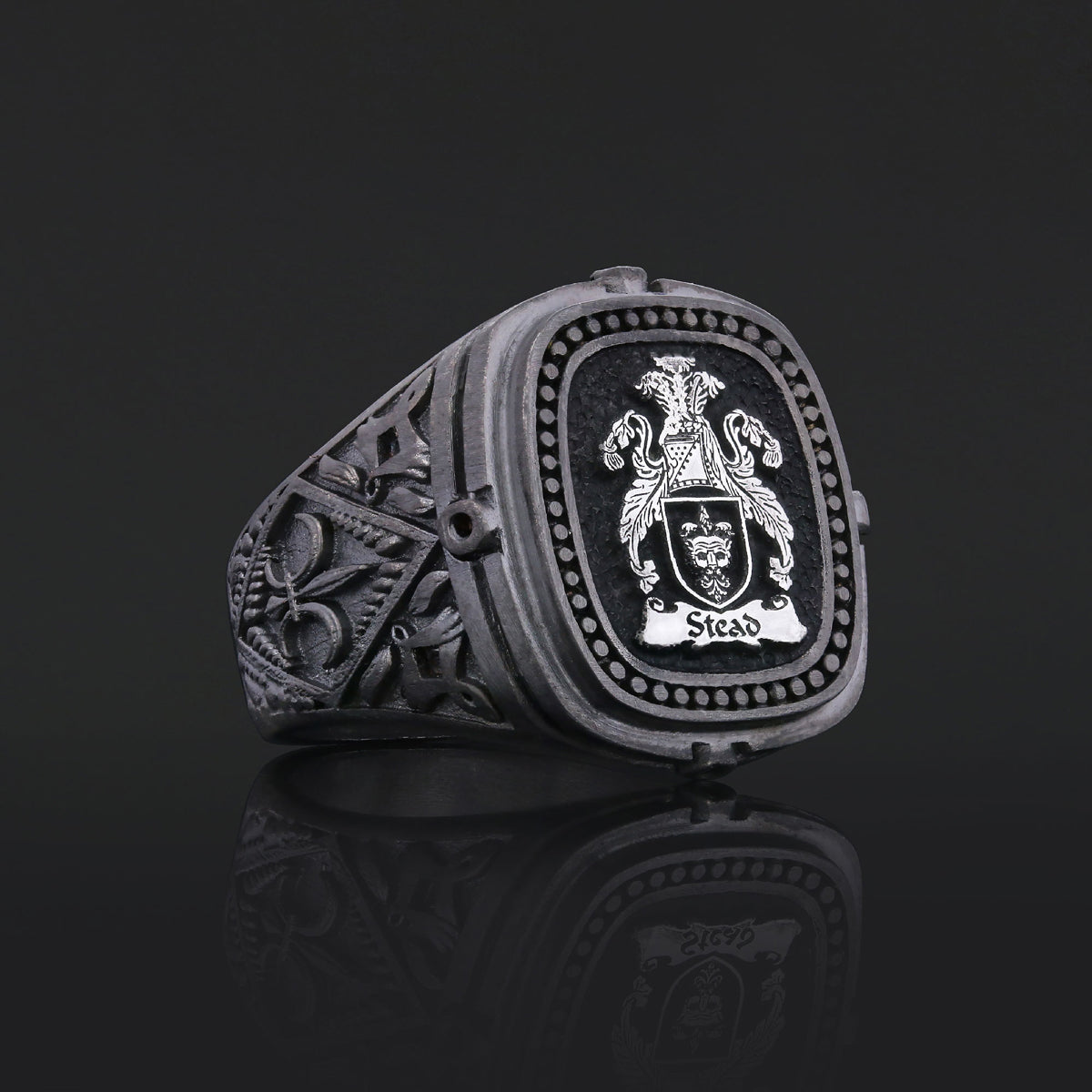 Model Crest Family Ring by SWISS PLUS - Family Collection - view 2