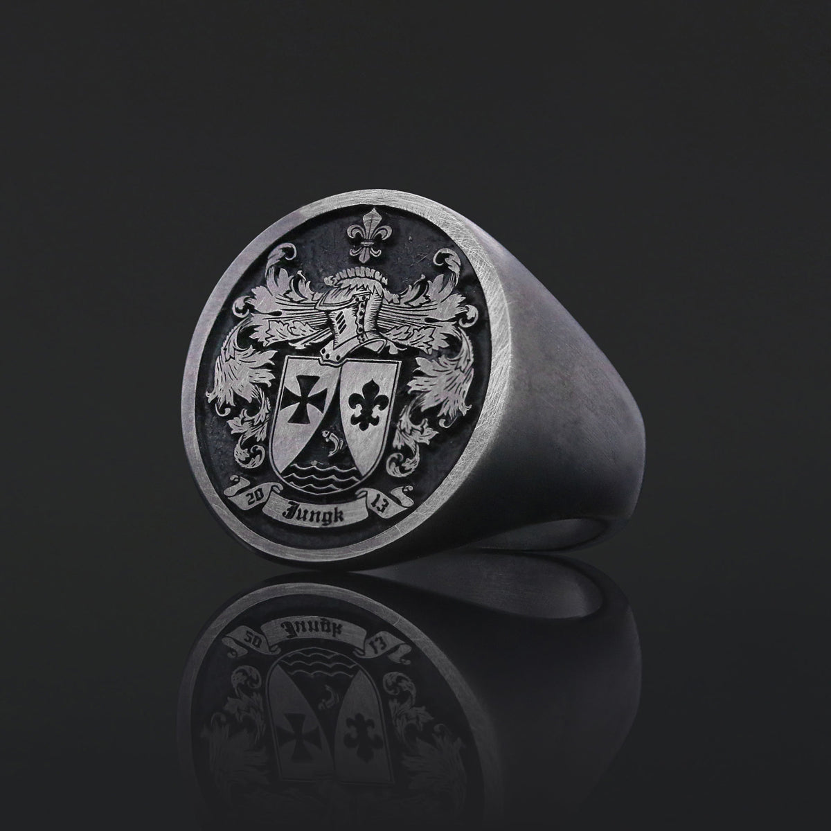 Oval Raised Family Crest Ring - view 5
