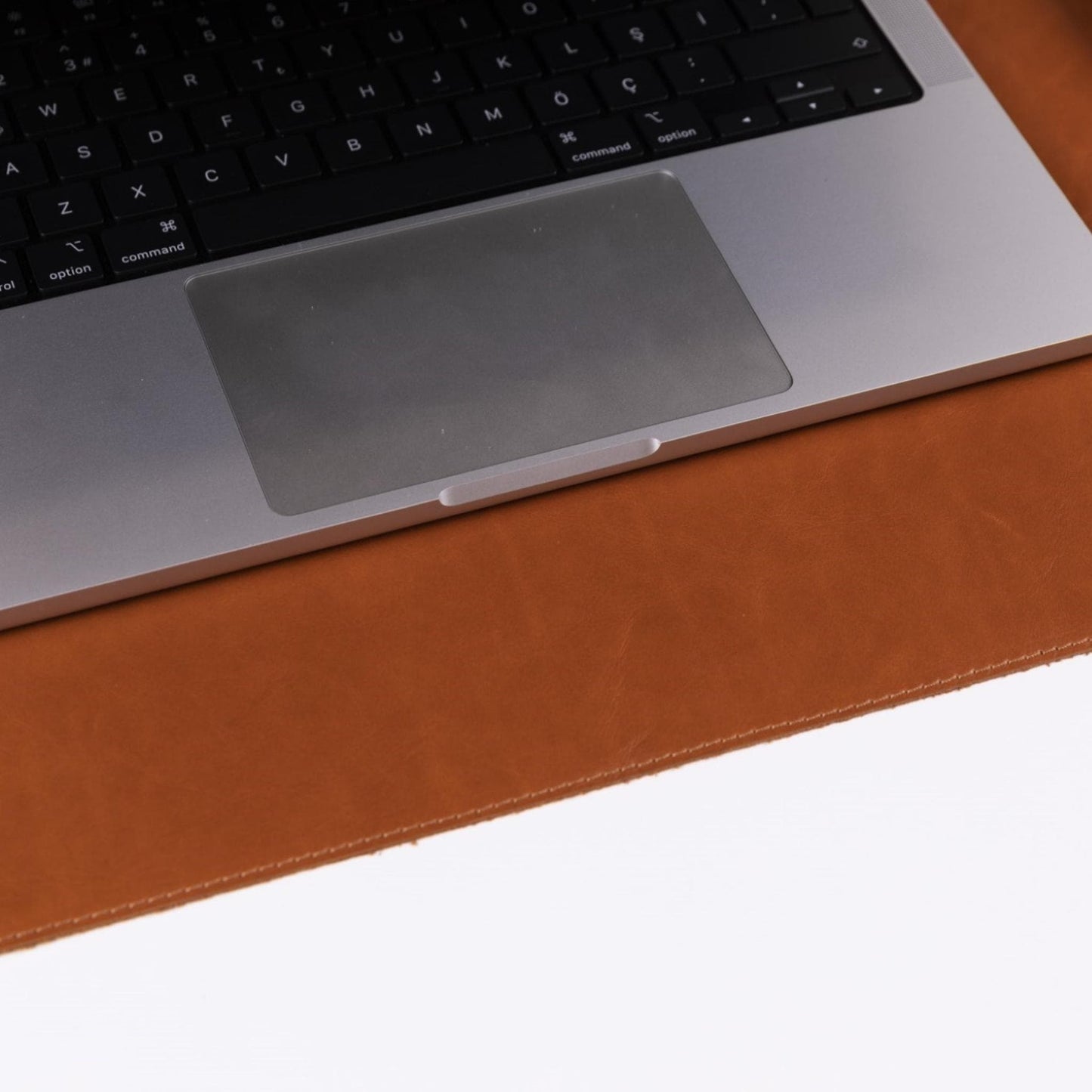 Bouletta Customizable Full Grain Leather Desk Mat